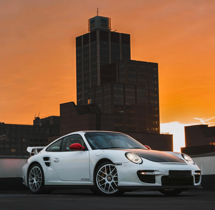 Porsche GT2 RS im Sonnenuntergang